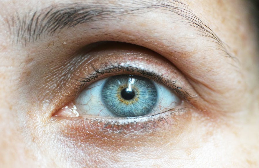 Omgaan met droge ogen? Oorzaken, symptomen en behandelingen