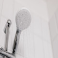 Hoeveel water bespaar je per jaar met een waterbesparende douchekop bij 8 minuten per dag