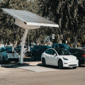 Kiezen jongeren eerder voor een elektrische auto of een benzine auto tegenwoordig?